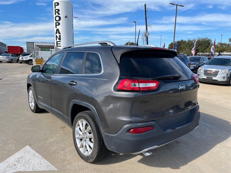 2016 Jeep Cherokee Limited - Photo 7 - Houston, TX 77082