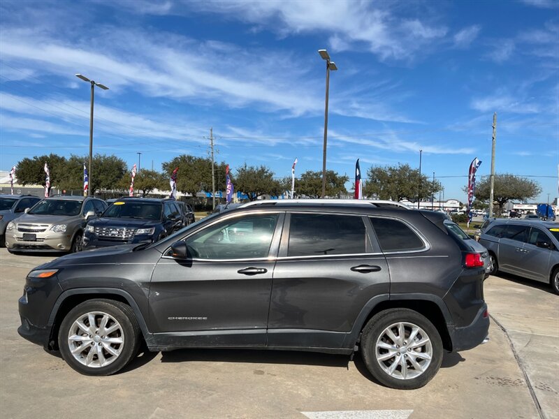 2016 Jeep Cherokee Limited - Photo 8 - Houston, TX 77082