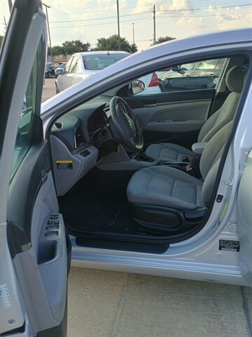2017 Hyundai ELANTRA SE - Photo 20 - Houston, TX 77082