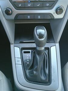 2017 Hyundai ELANTRA SE - Photo 16 - Houston, TX 77082