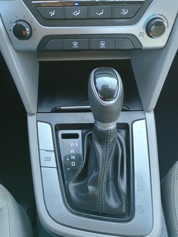 2017 Hyundai ELANTRA SE - Photo 16 - Houston, TX 77082