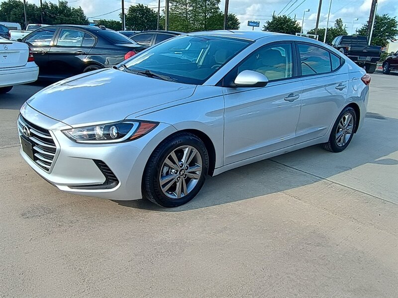 2017 Hyundai ELANTRA SE - Photo 2 - Houston, TX 77082