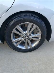2017 Hyundai ELANTRA SE - Photo 9 - Houston, TX 77082