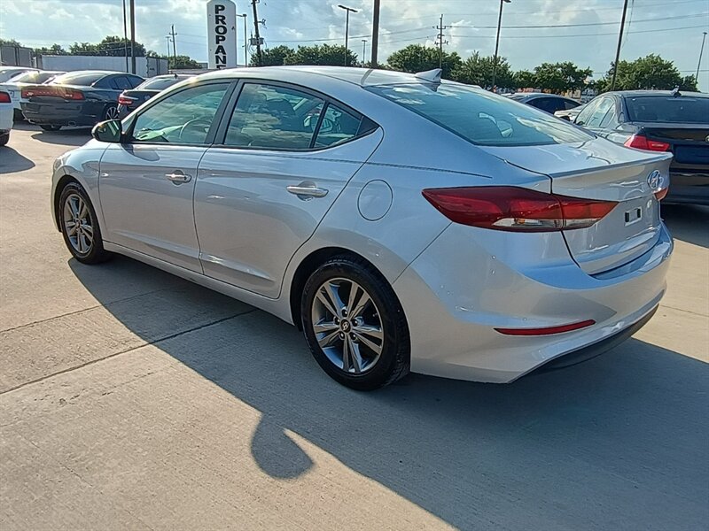 2017 Hyundai ELANTRA SE - Photo 5 - Houston, TX 77082