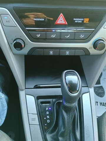 2017 Hyundai ELANTRA SE - Photo 15 - Houston, TX 77082