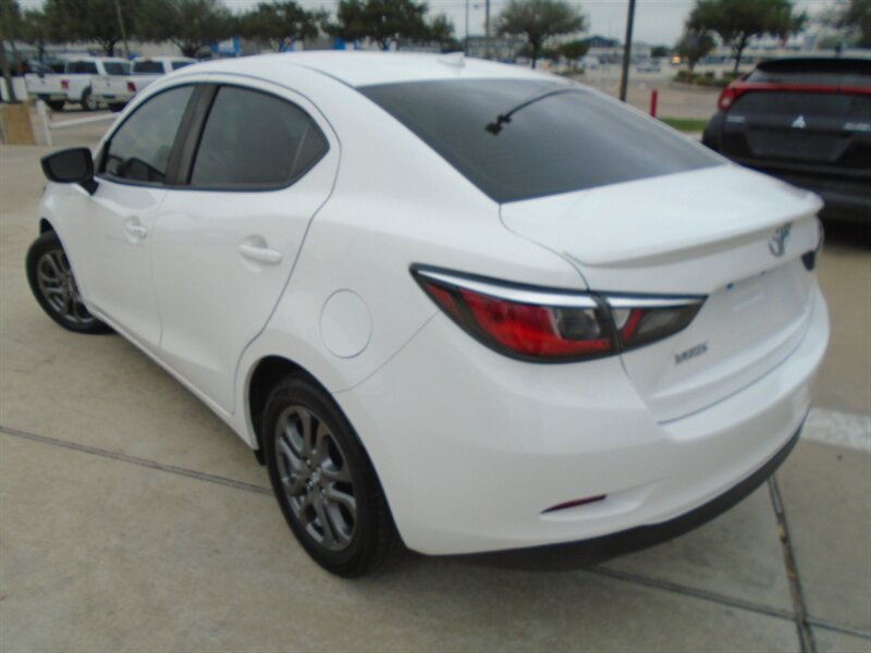 2020 Toyota Yaris L - Photo 7 - Houston, TX 77082
