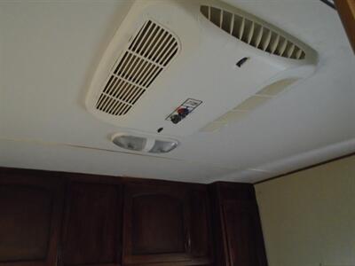 2016 Zinger ZT27RL16 - Photo 25 - Houston, TX 77082