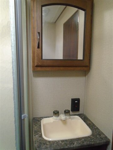 2016 Zinger ZT27RL16 - Photo 18 - Houston, TX 77082