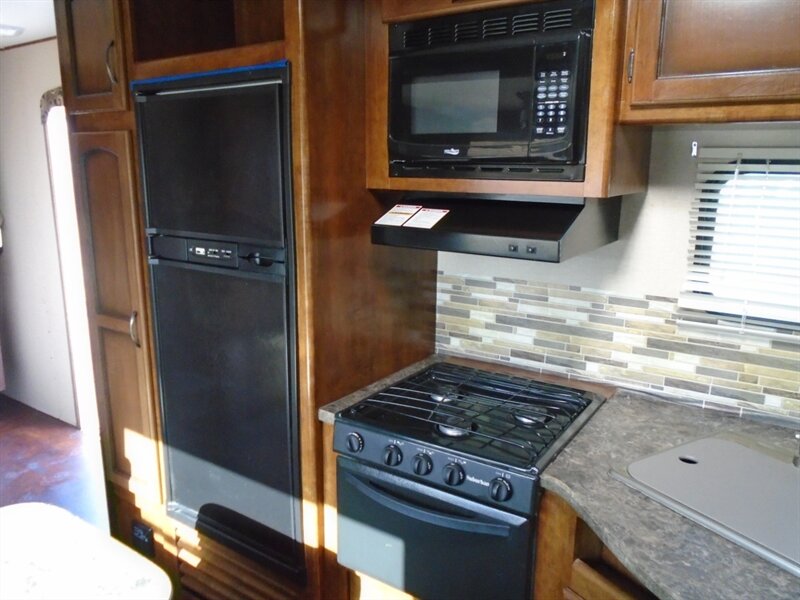 2016 Zinger ZT27RL16 - Photo 13 - Houston, TX 77082