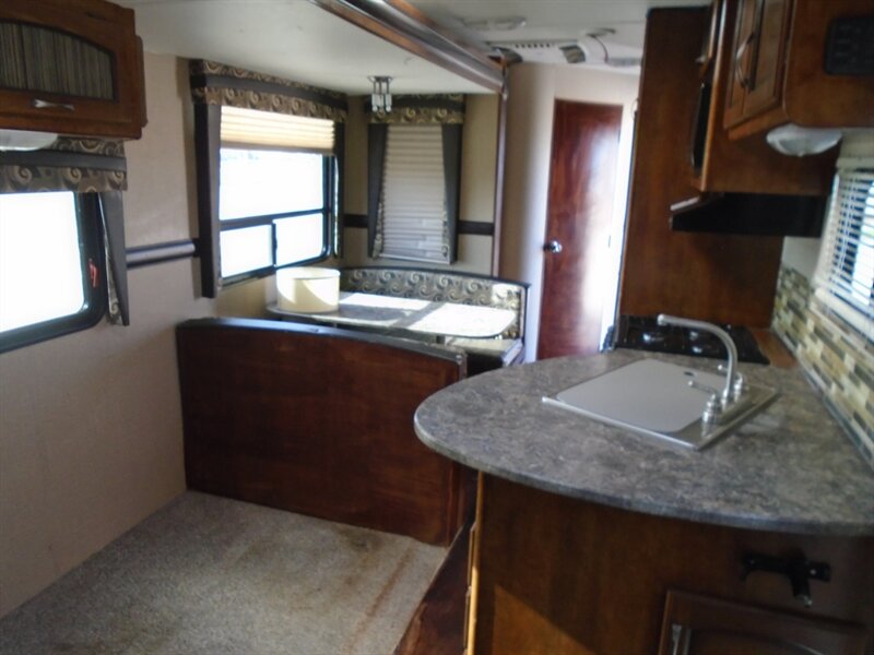 2016 Zinger ZT27RL16 - Photo 10 - Houston, TX 77082