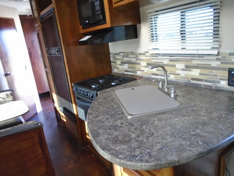 2016 Zinger ZT27RL16 - Photo 14 - Houston, TX 77082