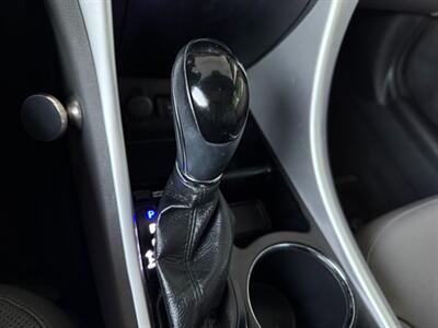 2012 Hyundai SONATA Hybrid   - Photo 38 - Orange, CA 92868