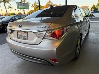 2012 Hyundai SONATA Hybrid   - Photo 11 - Orange, CA 92868