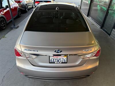 2012 Hyundai SONATA Hybrid   - Photo 15 - Orange, CA 92868