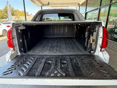 2002 Chevrolet Avalanche 1500   - Photo 31 - Orange, CA 92868