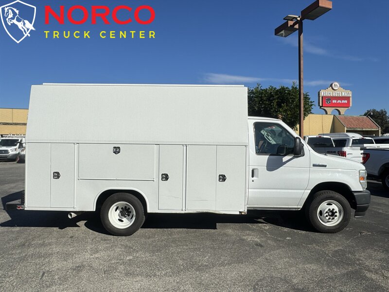 2022 Ford E-350 SD   - Photo 1 - Norco, CA 92860