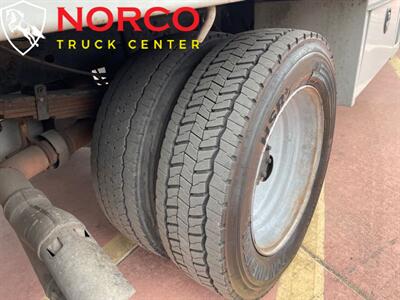 2016 FORD F550 XL Crew Cab 12' Stake Bed w/ Lift Gate Diesel - Photo 10 - Norco, CA 92860