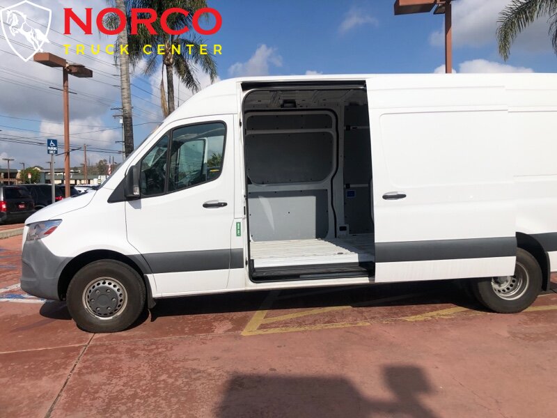 2019 Freightliner Sprinter 2500 Extended High Roof Cargo  photo