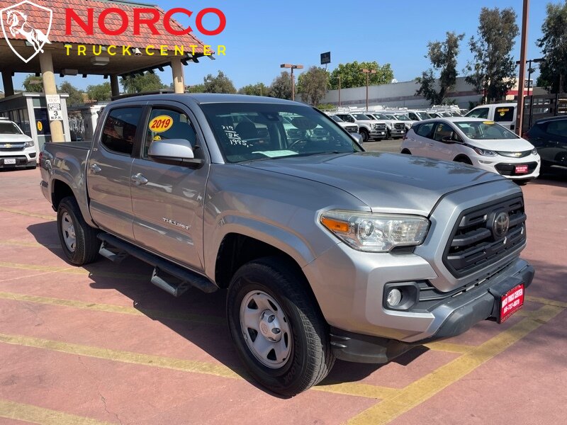 Used 2019 Toyota Tacoma SR5 with VIN 5TFAX5GN1KX132502 for sale in Norco, CA