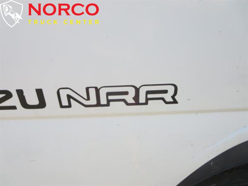 2005 Isuzu NRR 16' Box Truck photo