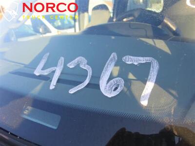 2006 Ford F550 XLT Crew Cab 10' Stake Bed w/ Lift Gate Diesel - Photo 21 - Norco, CA 92860