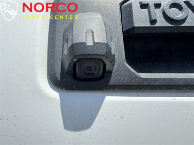 2020 Toyota Tacoma SR Extended Cab Short Bed w/ Camper Shell   - Photo 12 - Norco, CA 92860