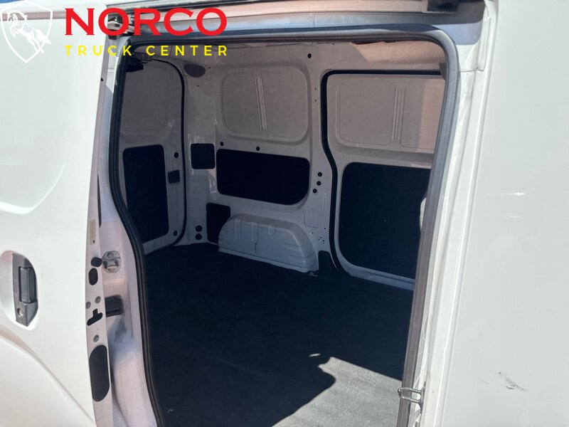 2015 Nissan NV200 SV Mini Cargo photo