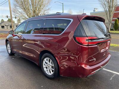 2021 Chrysler Pacifica Touring L   - Photo 2 - Forest Grove, OR 97116