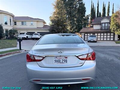 2011 Hyundai SONATA Limited   - Photo 6 - Reseda, CA 91335