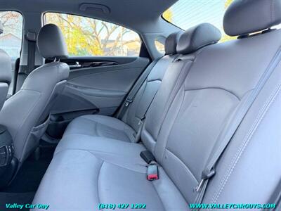 2011 Hyundai SONATA Limited   - Photo 22 - Reseda, CA 91335