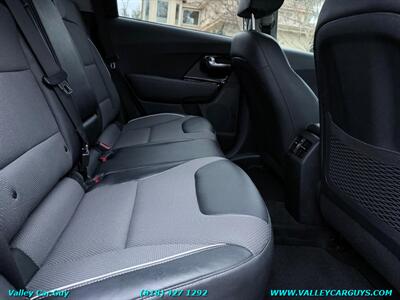 2022 Kia Niro EV EX   - Photo 18 - Reseda, CA 91335