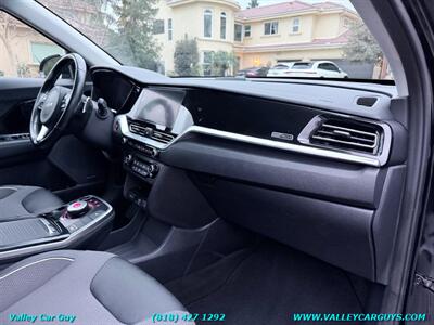 2022 Kia Niro EV EX   - Photo 9 - Reseda, CA 91335