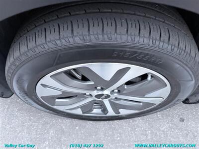 2022 Kia Niro EV EX   - Photo 28 - Reseda, CA 91335