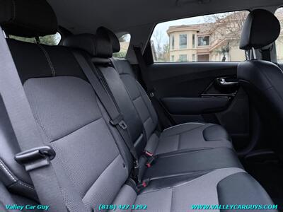 2022 Kia Niro EV EX   - Photo 20 - Reseda, CA 91335