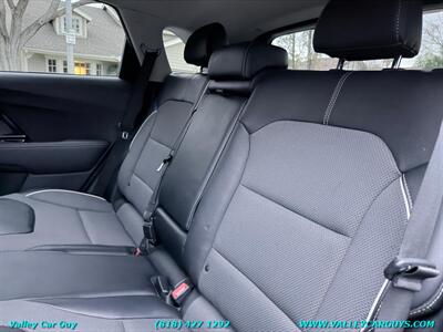 2022 Kia Niro EV EX   - Photo 19 - Reseda, CA 91335