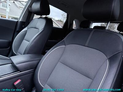 2022 Kia Niro EV EX   - Photo 13 - Reseda, CA 91335