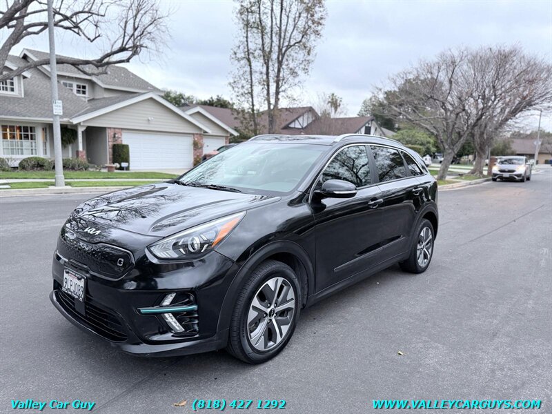 2022 Kia Niro EV EX   - Photo 1 - Reseda, CA 91335