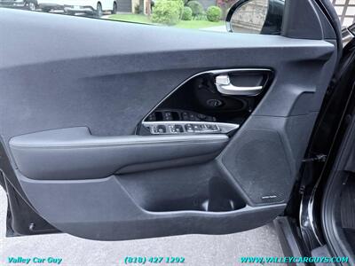 2022 Kia Niro EV EX   - Photo 26 - Reseda, CA 91335