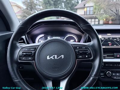 2022 Kia Niro EV EX   - Photo 14 - Reseda, CA 91335