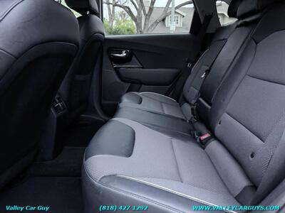 2022 Kia Niro EV EX   - Photo 17 - Reseda, CA 91335