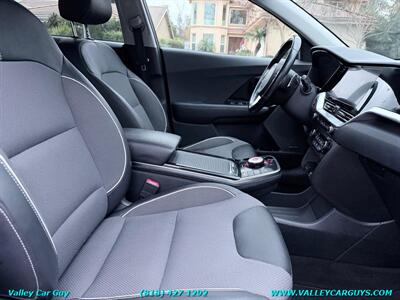 2022 Kia Niro EV EX   - Photo 10 - Reseda, CA 91335