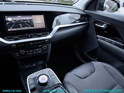 2022 Kia Niro EV EX   - Photo 16 - Reseda, CA 91335
