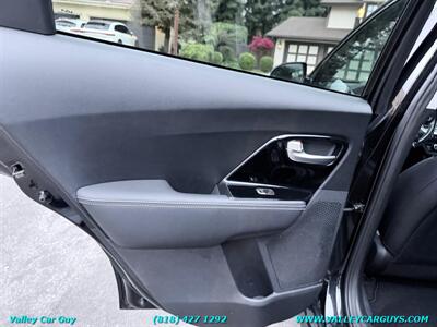 2022 Kia Niro EV EX   - Photo 25 - Reseda, CA 91335