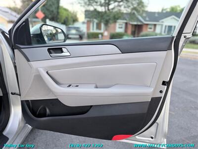 2015 Hyundai SONATA SE   - Photo 19 - Reseda, CA 91335