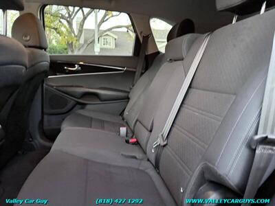 2019 Kia Sorento L   - Photo 23 - Reseda, CA 91335