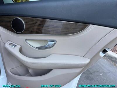 2015 Mercedes-Benz C 300 4MATIC   - Photo 22 - Reseda, CA 91335