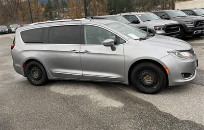 2018 Chrysler Pacifica Touring L   - Photo 2 - Edmonton, AB T6E 6B3