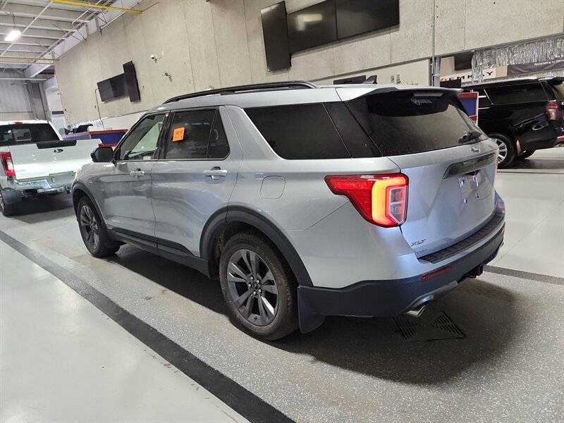 2022 Ford Explorer XLT - Photo 2 - Edmonton, AB T6E 6B3