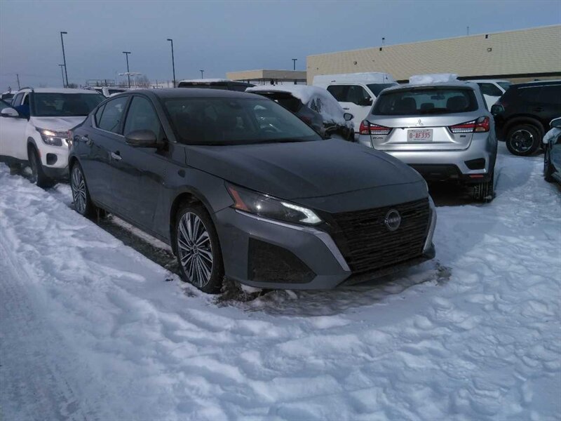 2024 Nissan Altima 2.5 Platinum  