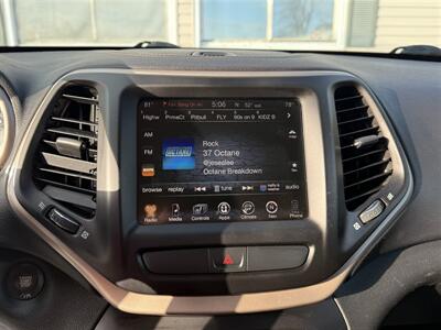 2016 Jeep Cherokee High Altitude - Photo 13 - Escanaba, MI 49829